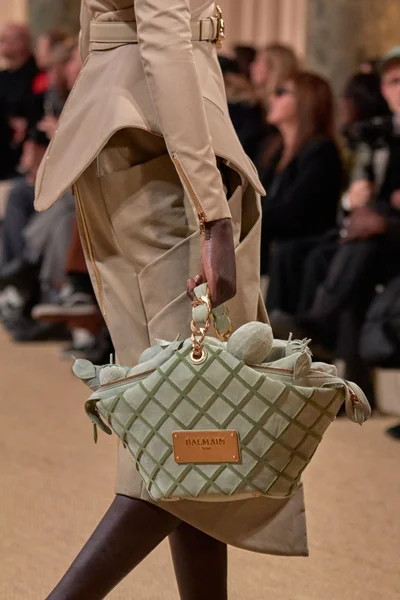 Look 14